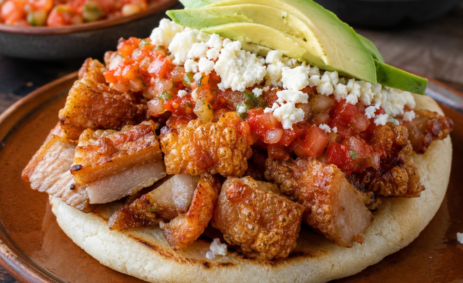 Arepa con Chicharrón