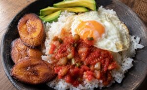 Read more about the article Colombian Rice with Fried Egg