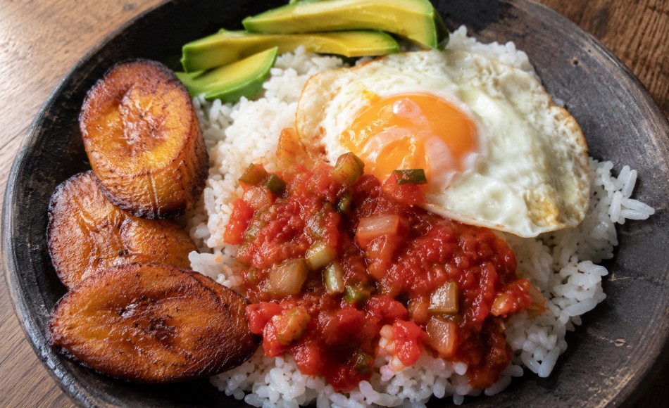 You are currently viewing Colombian Rice with Fried Egg