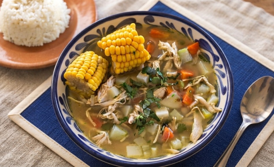 Caldo de Pollo Casero