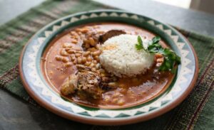 Frijoles Blancos con Espinazo de Cerdo