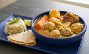 Sopa de Gallina con Albóndigas